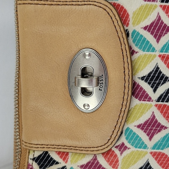 Fossil Messenger Bag in Geometric Print - Picture 3 of 16